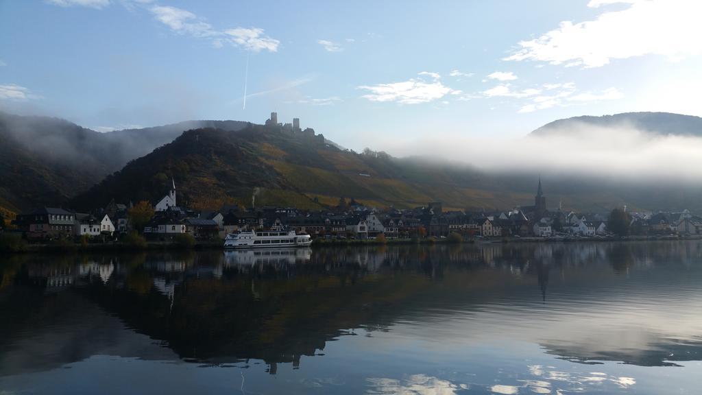 Gaestehaus Burgberg, Weinhaus Fries Kattenes Exterior foto