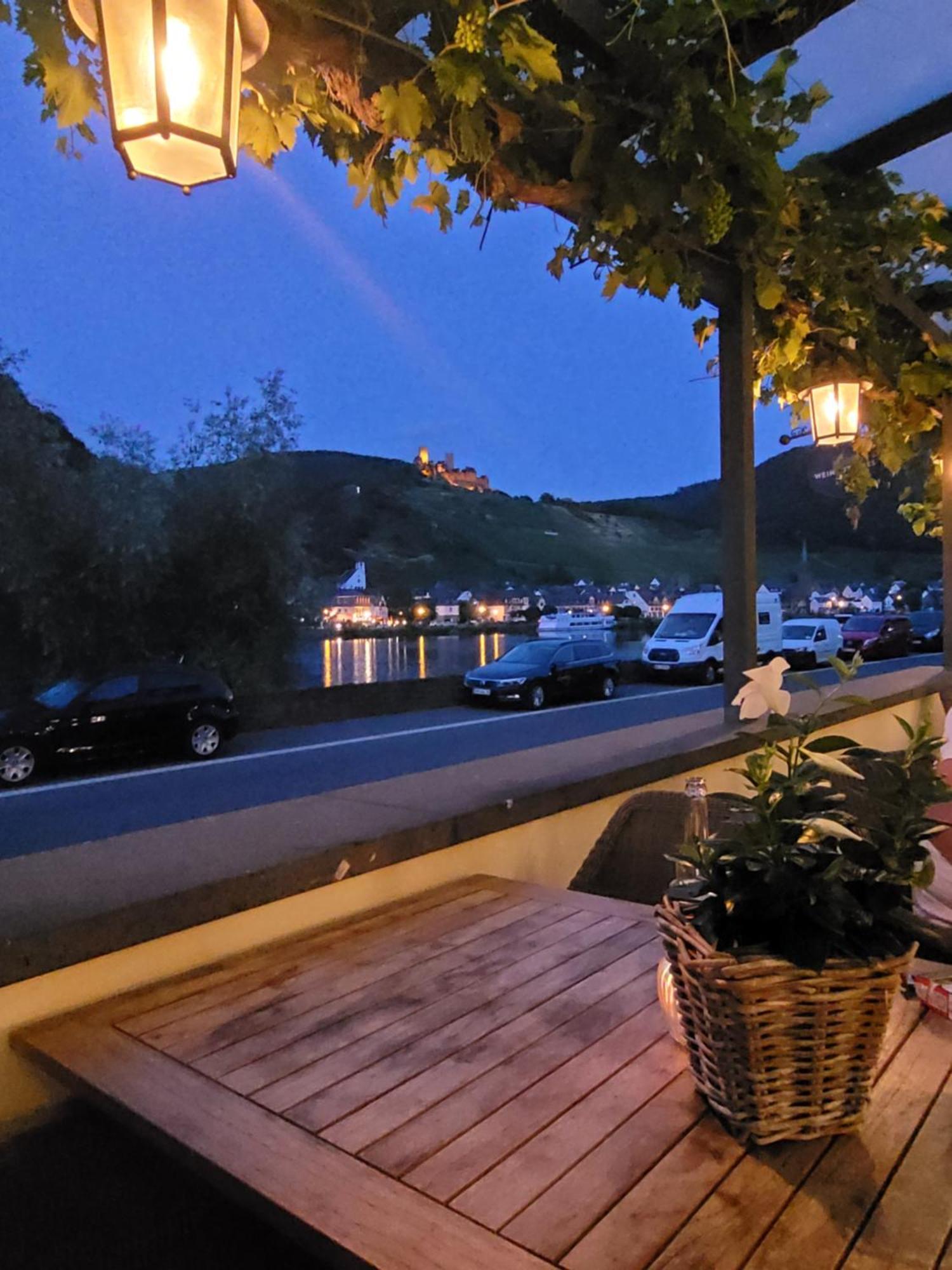 Gaestehaus Burgberg, Weinhaus Fries Kattenes Exterior foto