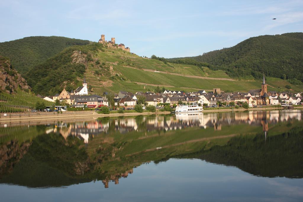 Gaestehaus Burgberg, Weinhaus Fries Kattenes Exterior foto