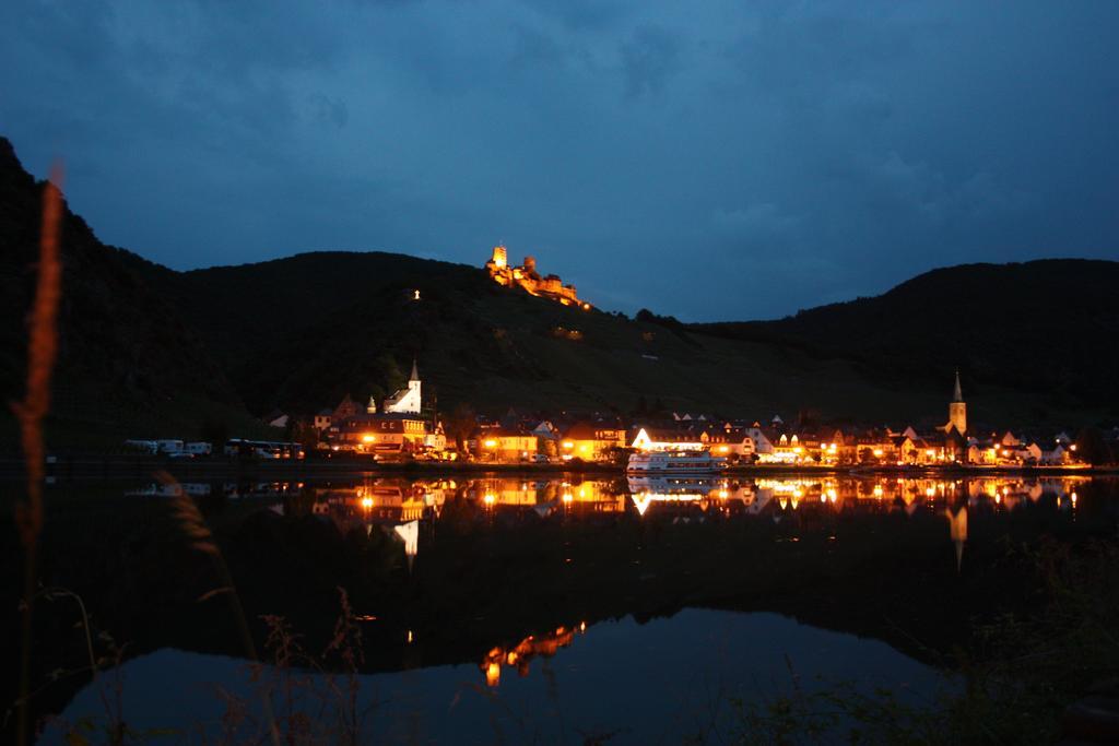 Gaestehaus Burgberg, Weinhaus Fries Kattenes Exterior foto